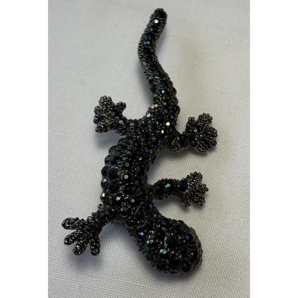 Vintage Sparkling Gecko Lizard Brooch Pin Estate Gift Boxed Iridescent Crystals